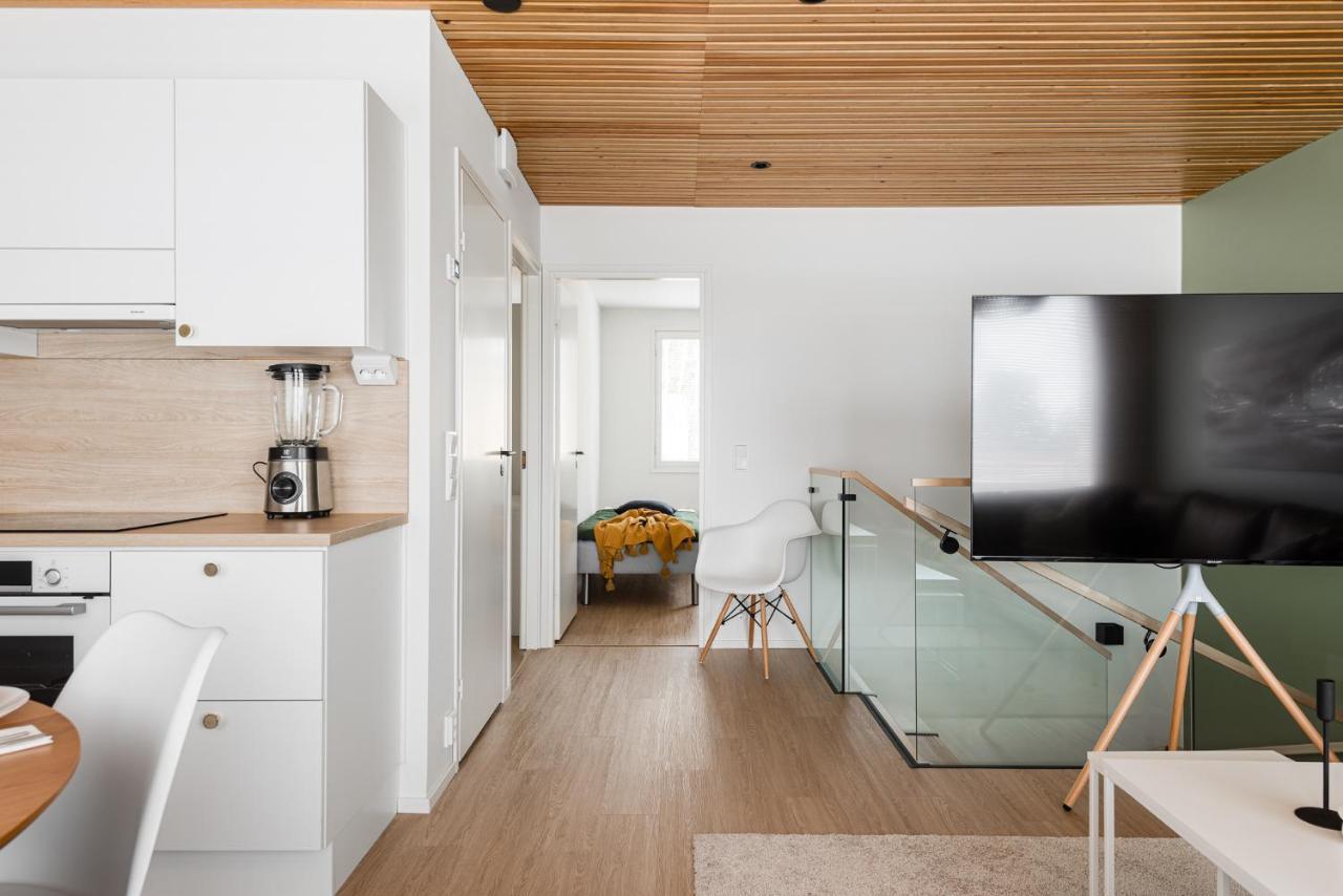 Kingwest - Free Parking, Sauna & 5 Bedrooms Apartment