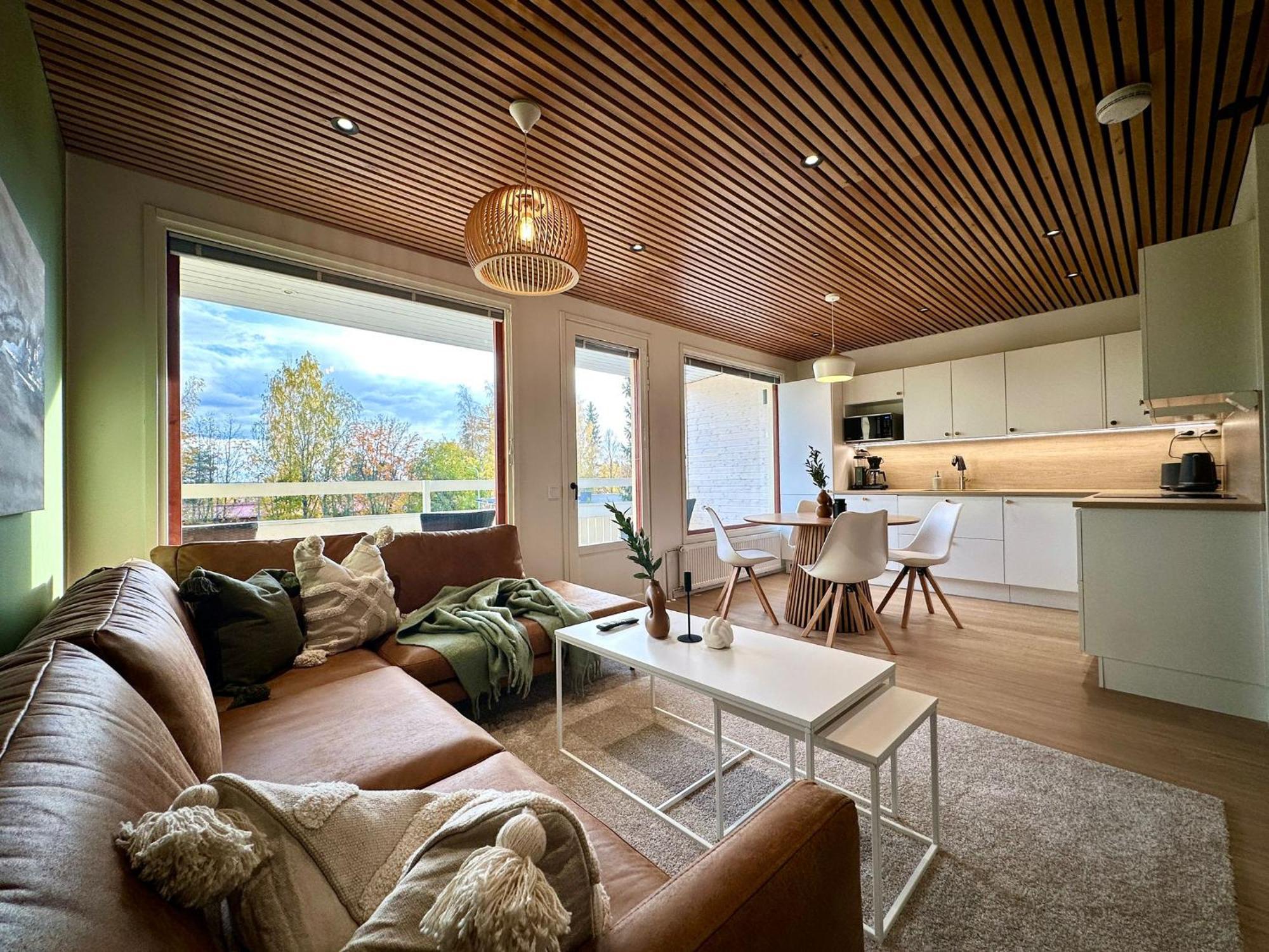 Kingwest - Free Parking, Sauna & 5 Bedrooms Apartment Tampere