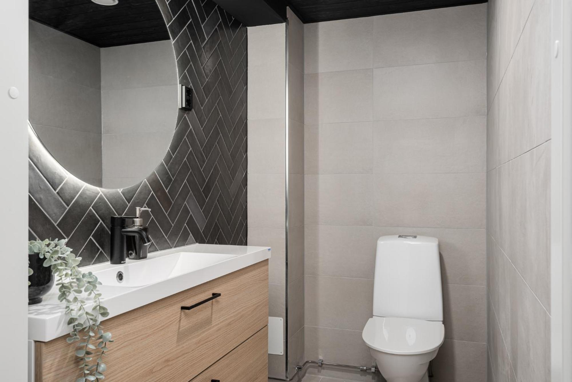 Kingwest - Free Parking, Sauna & 5 Bedrooms