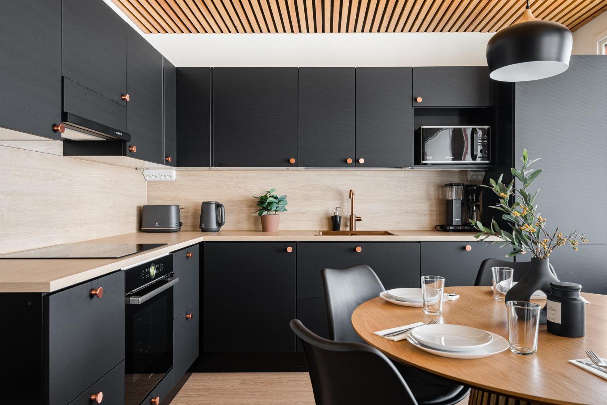 Apartment Kingwest - Free Parking, Sauna & 5 Bedrooms Tampere